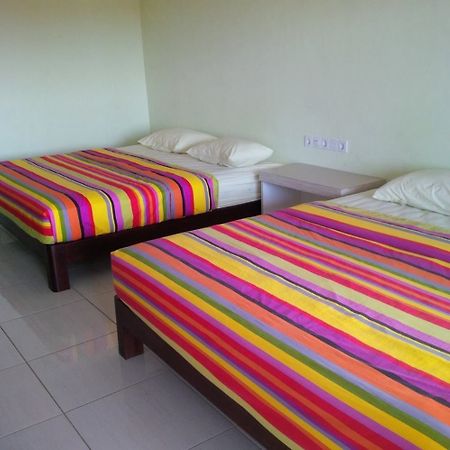 Holiday Beach Inn Пангандаран Екстериор снимка