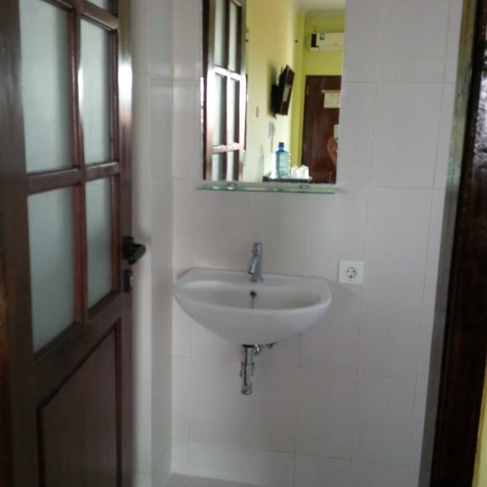 Holiday Beach Inn Пангандаран Екстериор снимка